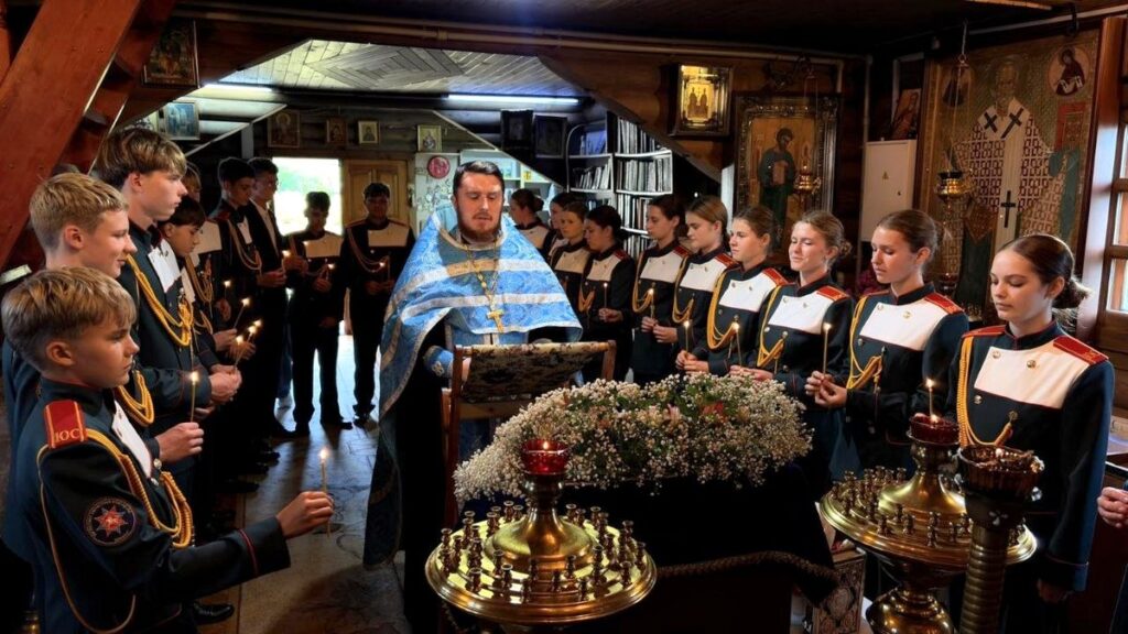 Иерей Георгий Совецкий совершил молебен для юных спасателей