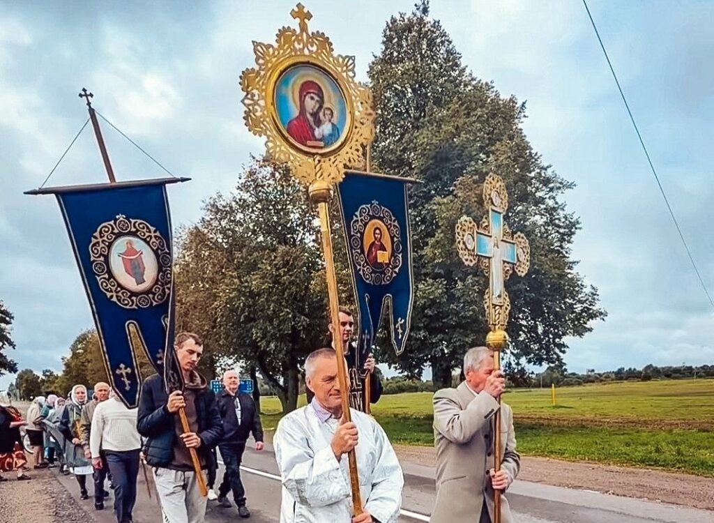 В Чашниках в День города прошел крестный ход