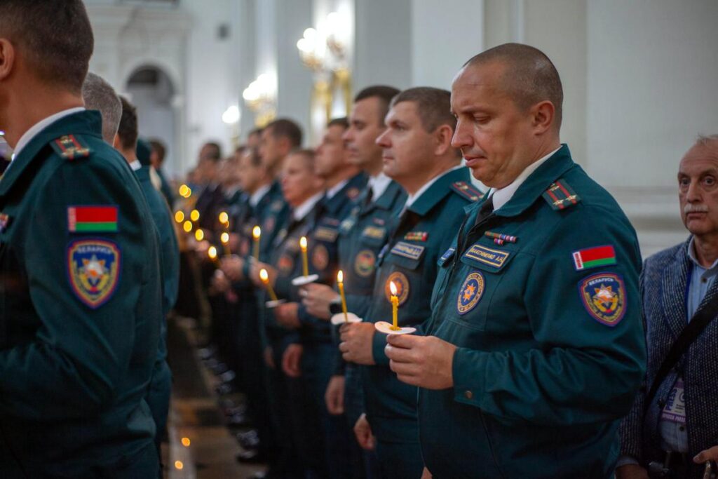 В Успенском кафедральном соборе прошел общегородской молебен "За единую Беларусь!"