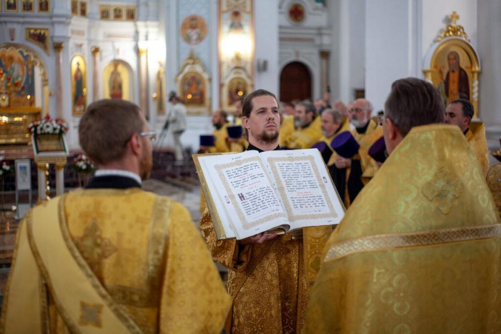 В Успенском кафедральном соборе прошел общегородской молебен "За единую Беларусь!"