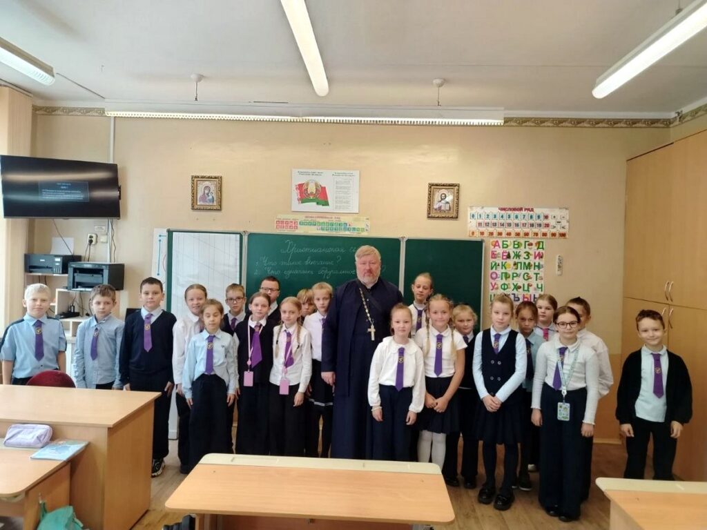 Протоиерей Александр Ковалев провел урок "Христианская семья"
