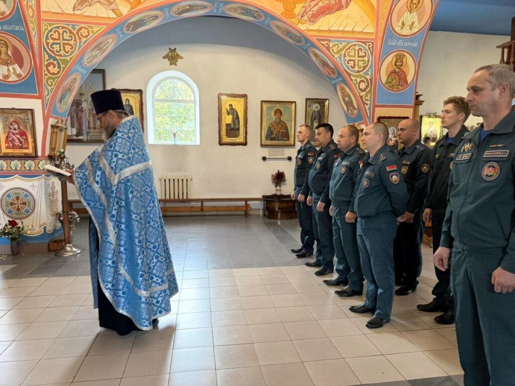 В храме Святой Живоначальной Троицы Городка прошла встреча с служащими районного отдела по чрезвычайным ситуациям