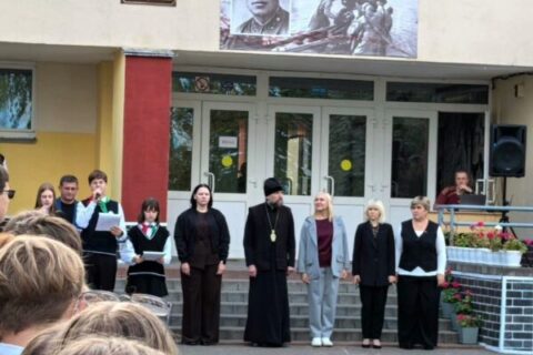 Протоиерей Александр Лазуко выступил на школьном мероприятии, посвящённом Дню народного единства