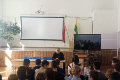 Протоиерей Николай Волочкович рассказал школьникам о важности почитания родителей