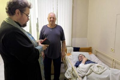 Иерей Георгий Слезник посетил Новолукомльскую центральную районную больницу