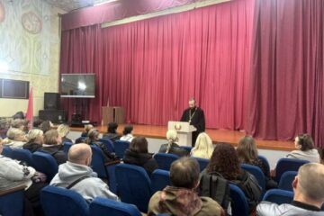 Иерей Сергий Помещиков принял участие в родительском собрании в колледже лёгкой промышленности и технологий Витебска