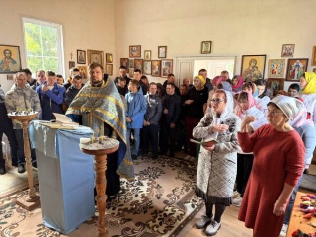 Иерей Григорий Машлякевич посетил Богушевский детский социальный пансионат "Лучезарный"