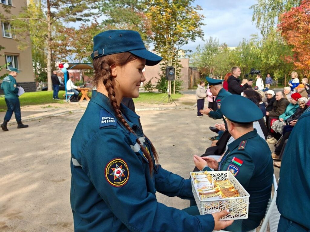 Иерей Георгий Совецкий посетил торжественное мероприятие в День пожилого человека в социальном пансионате «На Двине»