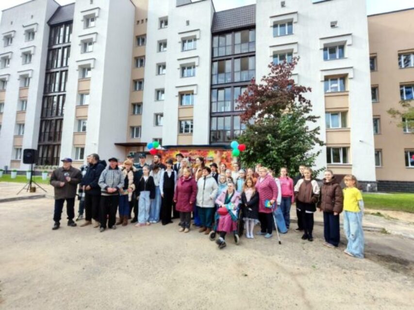 Иерей Георгий Совецкий посетил торжественное мероприятие в День пожилого человека в социальном пансионате «На Двине»