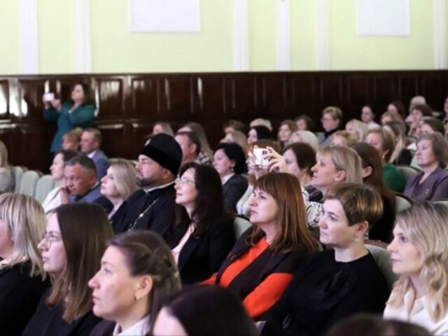 Протоиерей Сергий Лешкевич принял участие в торжественном мероприятии ко Дню учителя