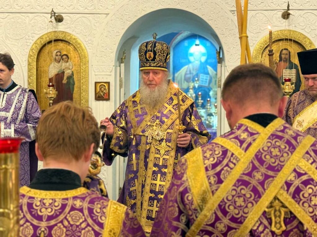 Архепископ Димитрий возглавил всенощное бдение в Троицком Марковом монастыре Витебска