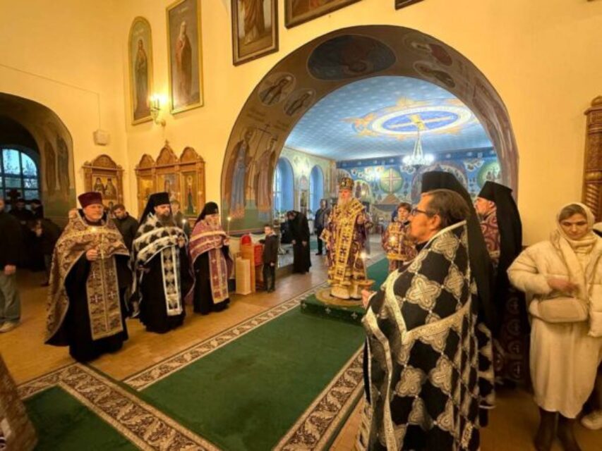 Архепископ Димитрий возглавил всенощное бдение в Троицком Марковом монастыре Витебска