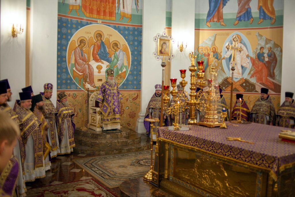 Архиепископ Димитрий совершил Литургию в день памяти святителя Димитрия Ростовского