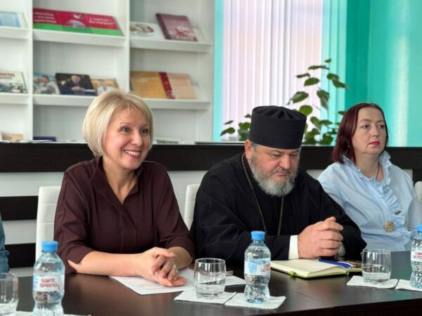 Протоиерей Феодор Пучинский принял участие в открытом диалоге "Время семейных ценностей"