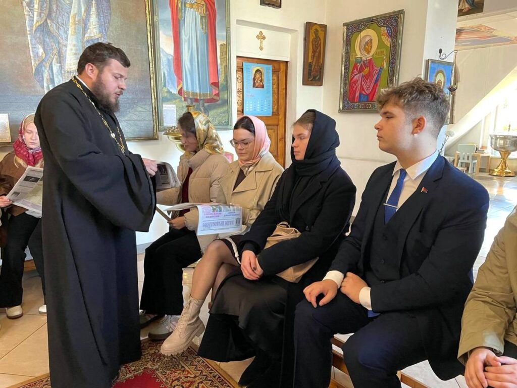 Иерей Андрей Ярмольчук провел урок православия «Мир родительской любви»
