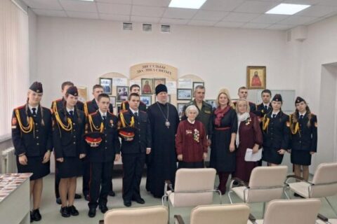 В Полоцком кадетском училище открылась фотовыставка о святых Витебщины